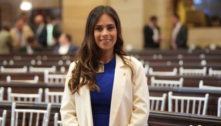ÁNGELA VERGARA 