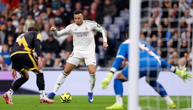 Kylian Mbappé fue el salvador de los merengues en duro partido contra el Rayo Vallecano.