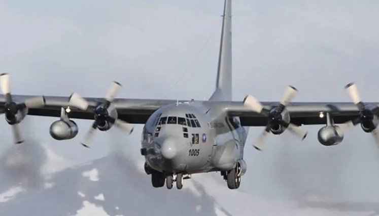 AVION HERCULES 