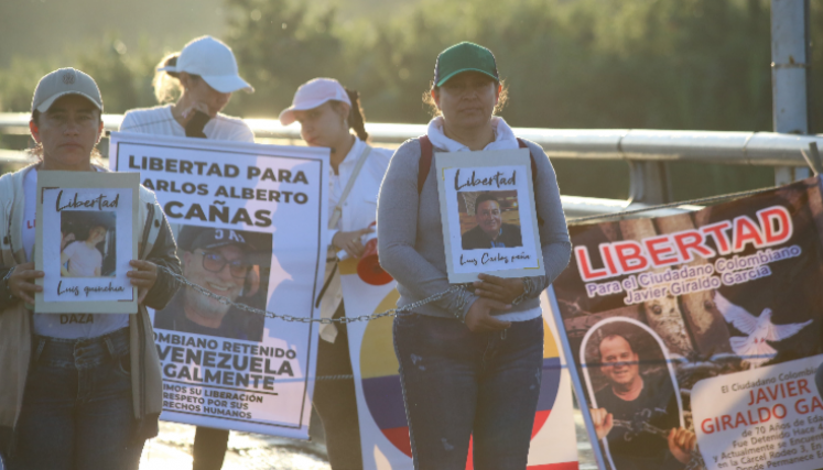 Protesta de familiares de colombianos presos. 