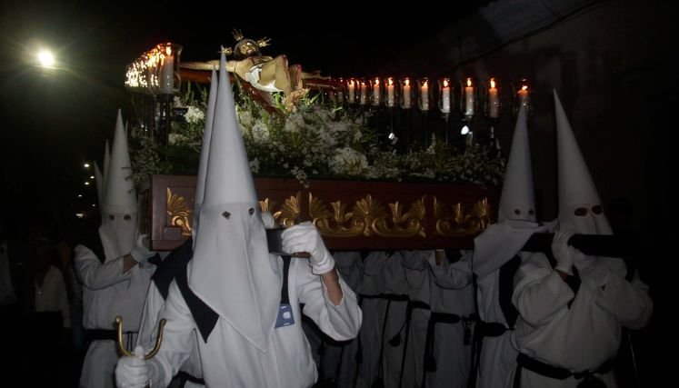 Miles de personas visitan lugares emblemáticos de la región.