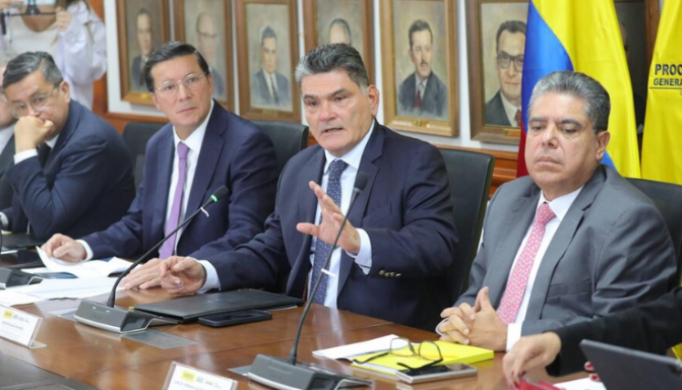 Varios Funcionarios.png