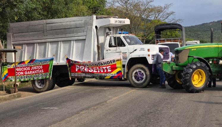 Bloqueada la vía Cúcuta – Puerto Santander por protesta indefinida de arroceros