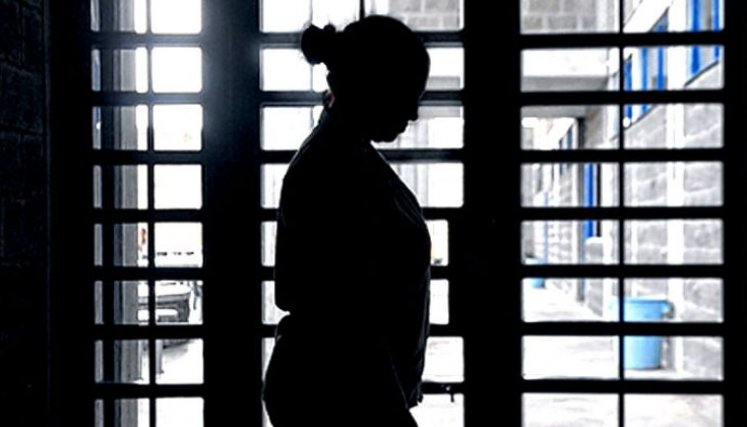 MUJERES PRESAS 