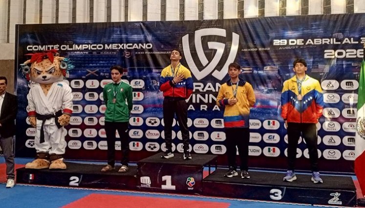 José Joel Gómez (segundo de derecha a izquierda) obtuvo el tercer lugar.