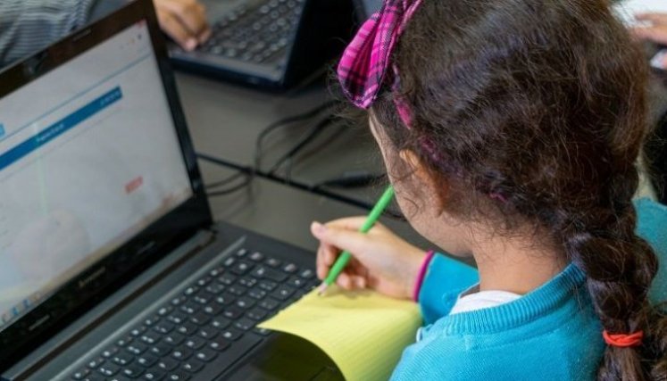 Desde pandemia incrementaron las clases virtuales.