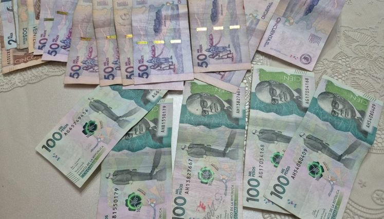 Comerciantes advierten sobre la circulación de billetes falsos.