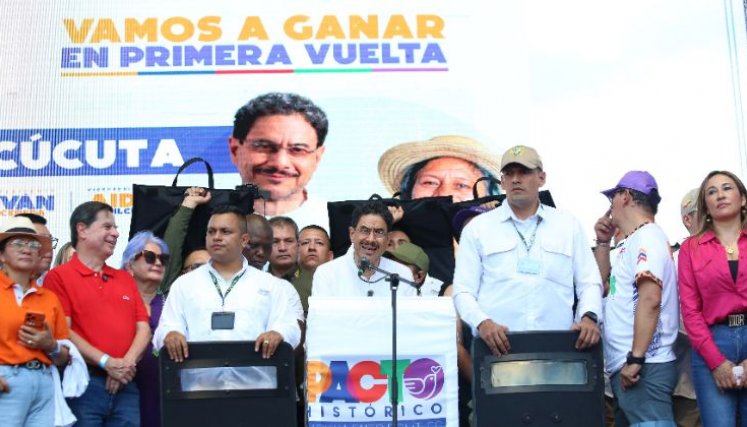 El candidato a la presidencia, Iván Cepeda Castro, durante su intervención en la Plaza de Banderas./Foto: Carlos Ramírez