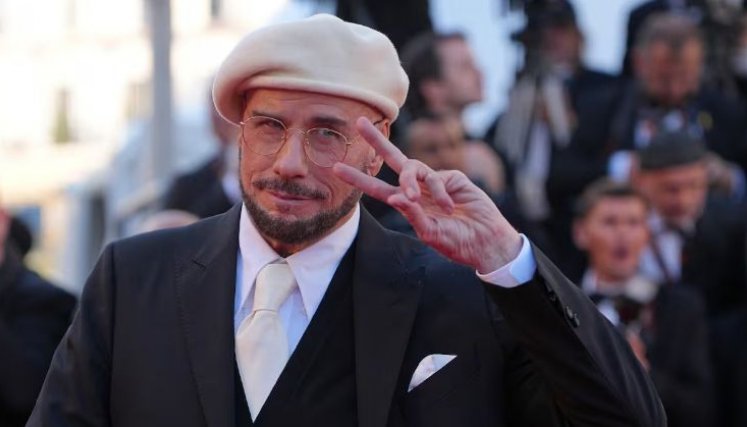 Video viral del nuevo aspecto de John Travolta causa revuelo: “Parece de 20”