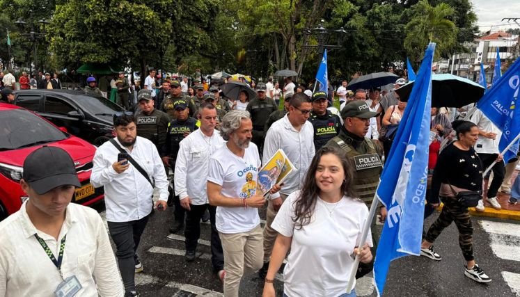 Superando inconvenientes de seguridad y desafiando la lluvia arribó a Ocaña el candidato vicepresidencial, Juan David Oviedo.