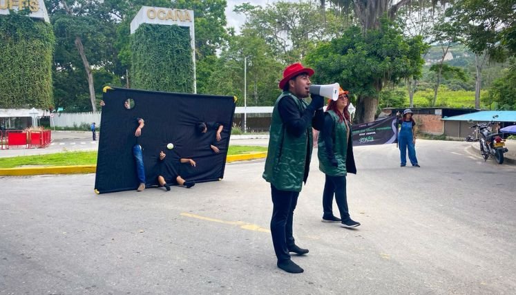 Mediante el teatro callejero se busca crear conciencia y bajar los índices de accidentalidad en Ocaña.