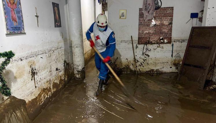 El desbordamiento del río Tejo genera inundaciones en las viviendas ribereñas.