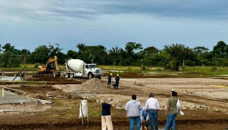 Construcción de una zona de ubicación temporal./Foto Colprensa