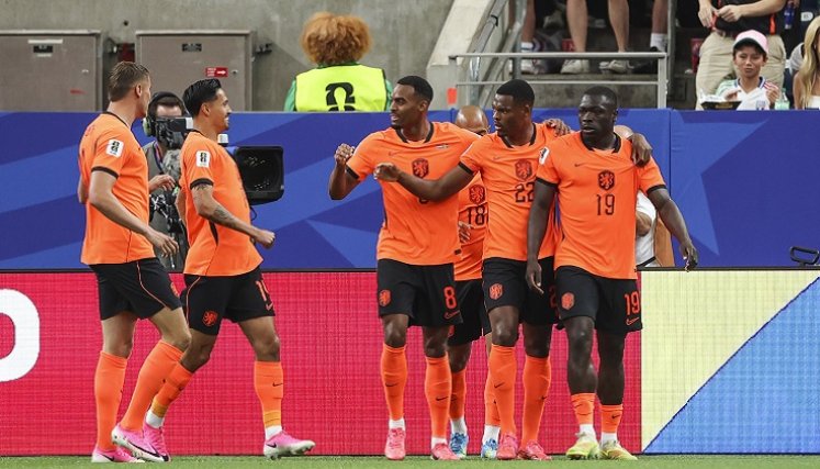 La 'Naranja Mecánica' tras su agrio empate ante Japón, se resarció y se impuso con contundencia sobre Suecia. 