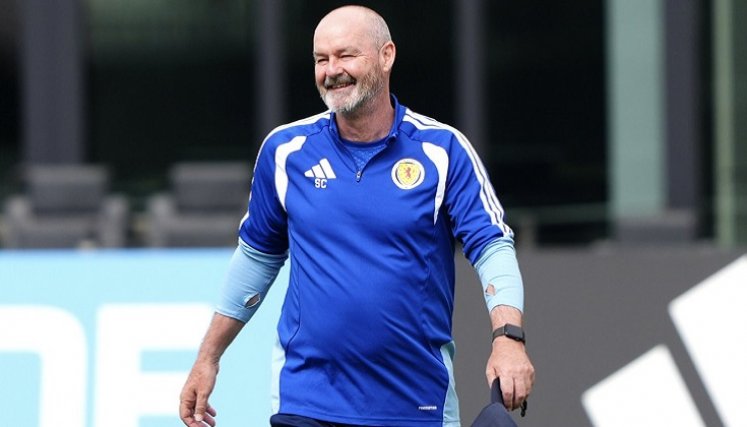 Steve Clarke es el entrenador de la selección escocesa que enfrentará este miércoles a Brasil, en el Grupo B de la Copa del Mundo.