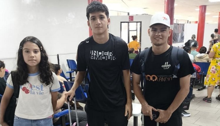 Luciana Contreras, Juan Diego Omaña y Miguel Cabrera, competían en el WTT Youth Contender Caracas 2026, un torneo de tenis de mesa.