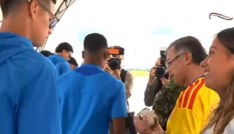 JAMES Y EL DESPLANTE CON LA HIJA DE PETRO 
