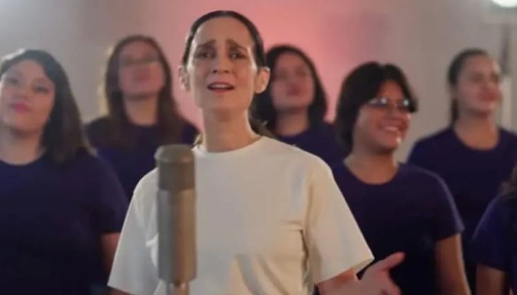Julieta Venegas responde a polémica por “La niña futbolista”: ¿por qué la canción mundialista fue tan criticada?