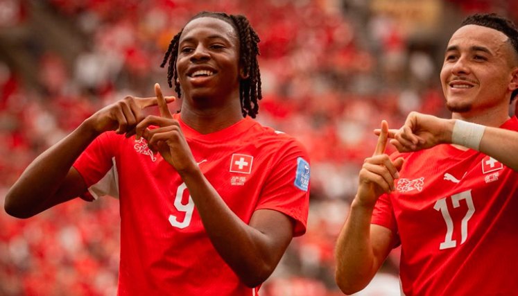 Suiza derrota a Canadá, se queda con el liderato del Grupo B y avanza a dieciseisavos