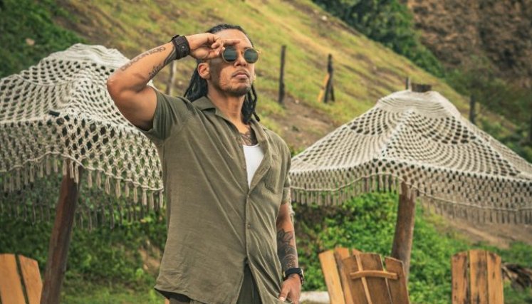 Dragón vuelve a volar en solitario con una canción para agradecer la vida.