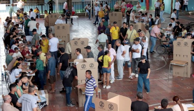 Los puestos de votación en Cúcuta y el área estuvieron colmados de electores durante gran parte de la jornada electoral./Foto: Caerlos Ramírez/La Opinión