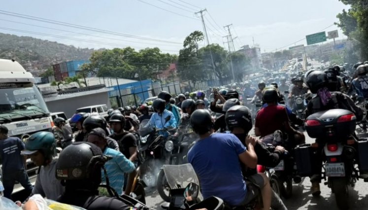Apaguen las motos para escuchar los auxilios: gritan en la zona cero de La Guaira