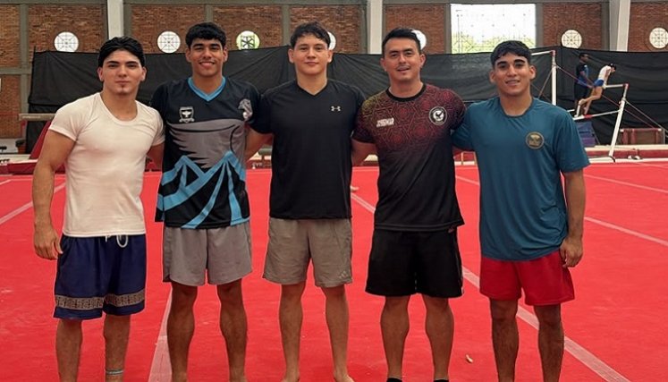 Jorman Álvarez, Ángel Barajas, Yan Dairon Zabala, Jossimar Calvo (director técnico) y Camilo Vera, las cartas de la gimnasia colombiana en los Juegos Centroamericanos y del Caribe.