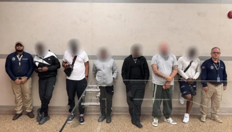 Estadounidenses expulsados de Medellín por Migración Colombia. Foto: Cortesía de Migración Colombia a El Colombiano.