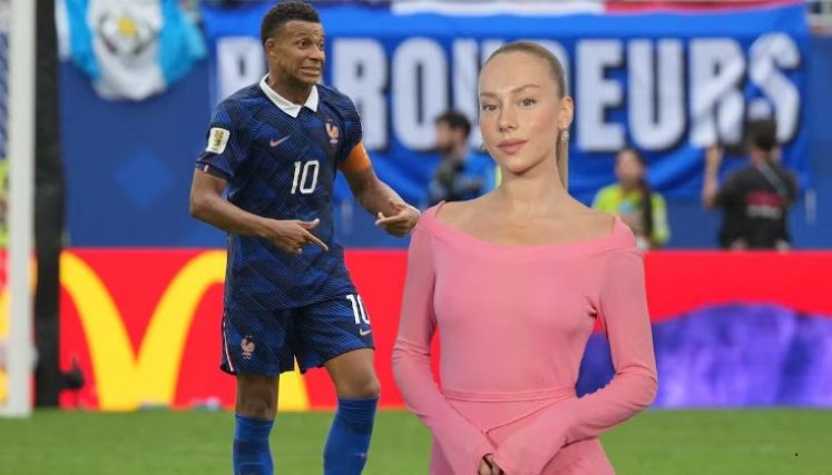 ​Mbappé sorprende en redes al publicar foto de Ester Expósito y borrarla a los pocos segundos