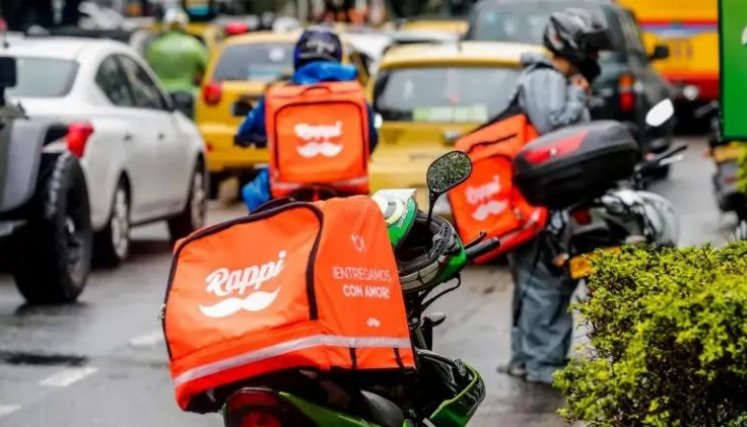 Repartidores deben casi $1 millón a las apps de domicilios; la deuda creció 122%