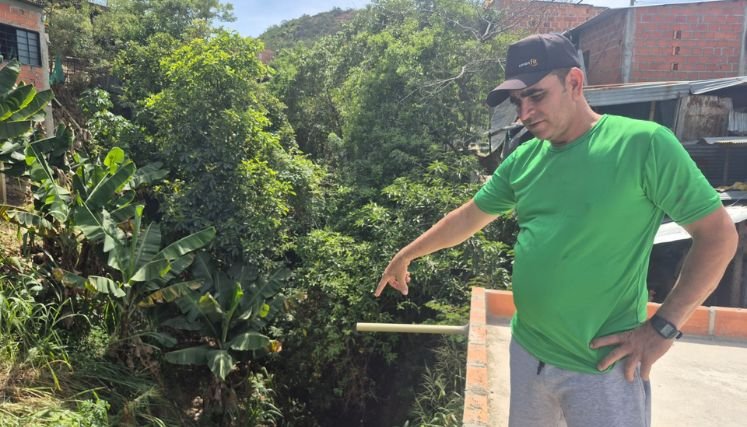 Moradores del asentamiento humano Tierra Santa denuncian contaminación ambiental.