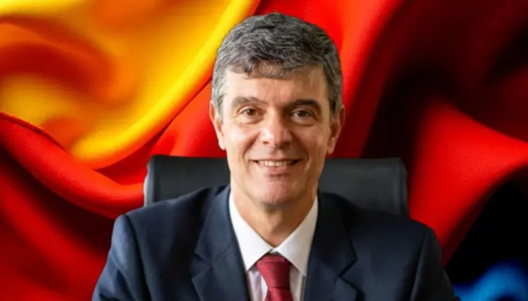 Presidente electo designó al escritor Enrique Serrano como asesor presidencial