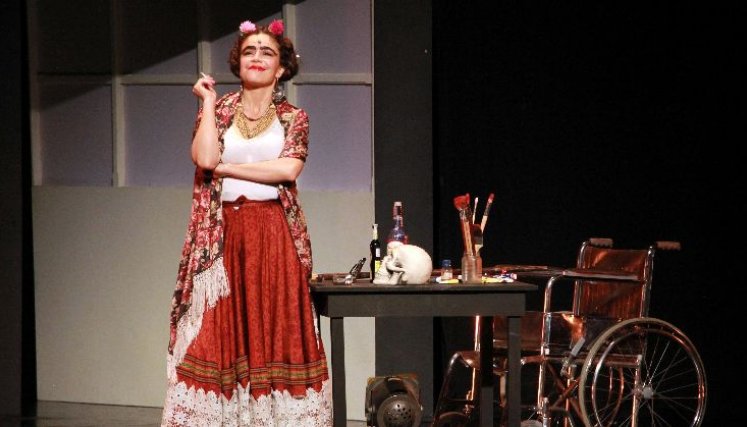 Diez años después, Flora Martínez vuelve a convertirse en Frida Kahlo.