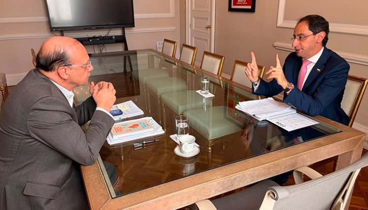 Ayer comenzó el proceso de empalme, bajo el liderazgo del vicepresidente electo, José Manuel Restrepo, y el ministro de Hacienda, Germán Ávila./ Foto: cortesía