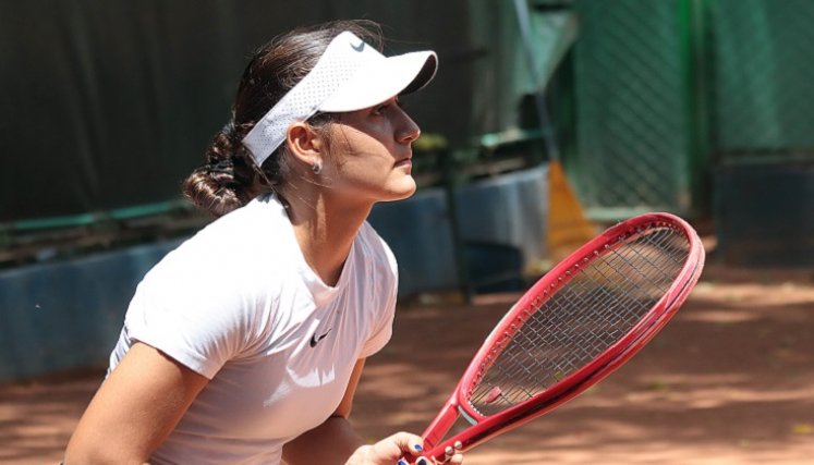 María Camila Vélez Aristizabal, nueva promesa del tenis rojinegro.