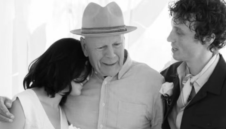 Bruce-Willis. Foto: @scoutlaruewillis.