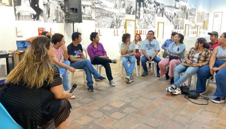 Conversatorios en el Ficnor.