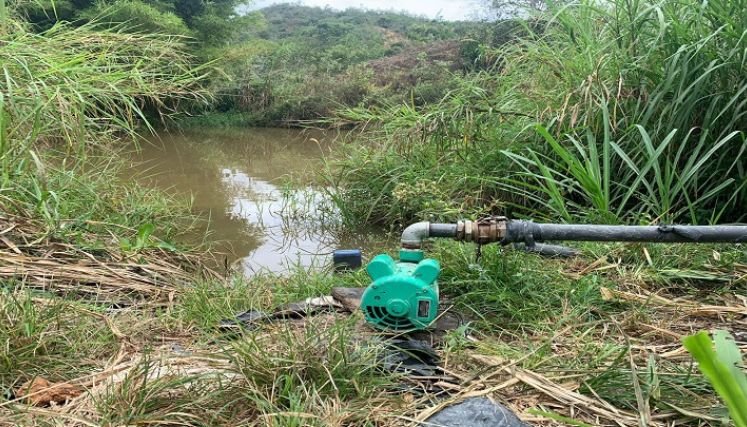 A través de carrotanques se transporta agua potable hacia las veredas afectadas.