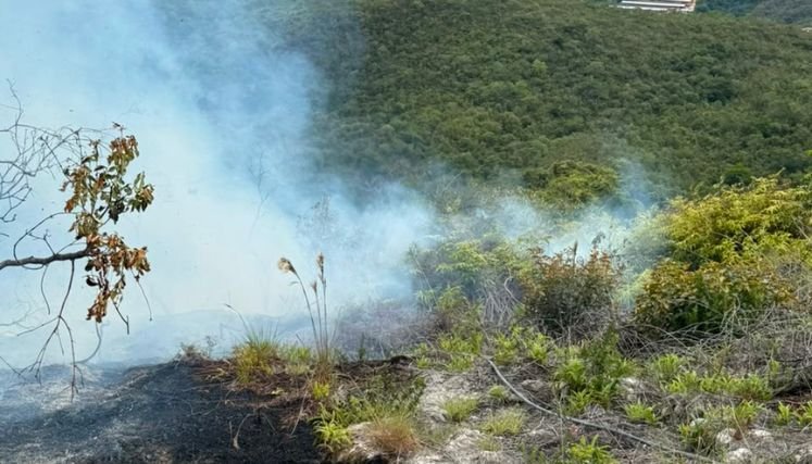 Con la ayuda de aeronaves se conjuran las llamas en la vereda Las Liscas de Ocaña.