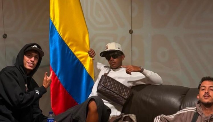 Lamine Yamal con la bandera de Colombia. Captura de Instagram de Yamal.