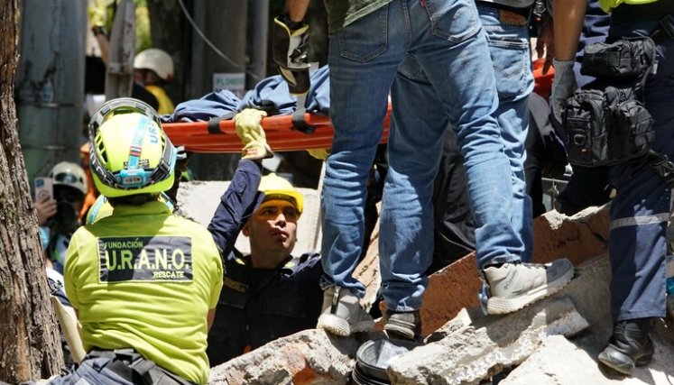 Terremoto mantiene bajo vigilancia varios corredores viales del país
