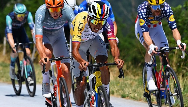 Egan Bernal no se encontró bien físicamente y cedió su puesto a Wilmar Paredes.