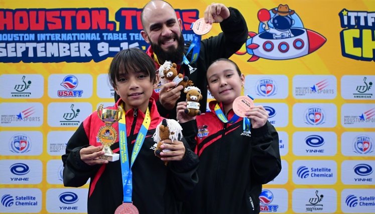 Antonella Rodríguez (derecha) en dupla con Laura Muñoz se alzaron con el bronce.
