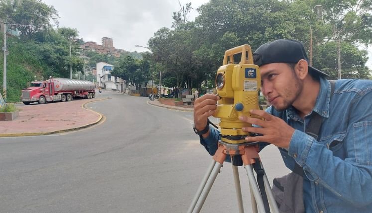 Los dirigentes aprovecharán la visita de la ministra de Transportes para recordar la construcción de la variante.