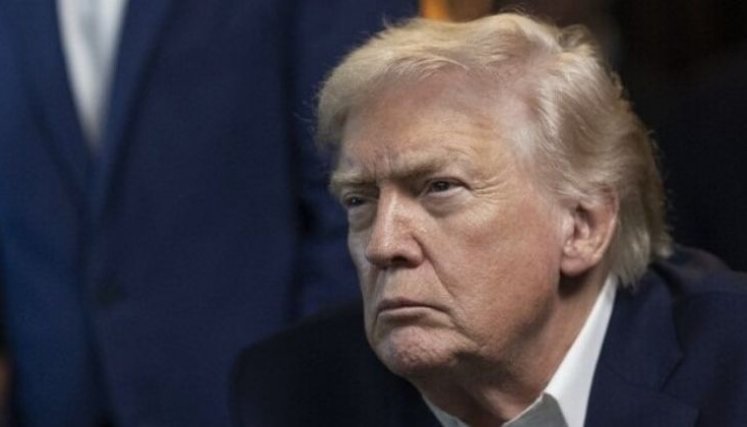 Trump vuelve a arremeter contra los medios por publicar "noticias falsas"