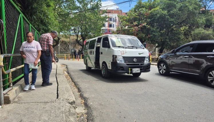 Vecinos del barrio Primero de mayo están inquietos sobre las grietas aparecidas en el puente.