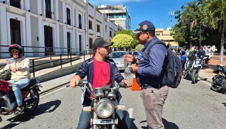 Un choque entre conductores y auxiliares de tránsito se registra en el municipio de Ocaña.