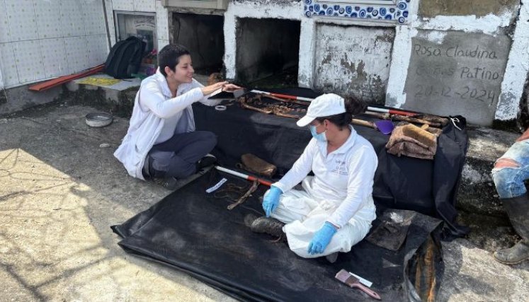 Profesionales forenses en plena tarea de búsqueda de personas dadas por desaparecidas/Foto: cortesía