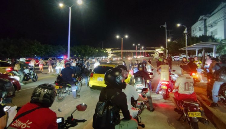 Habitantes de Villa del Rosario levantan protesta en la Autopista Internacional