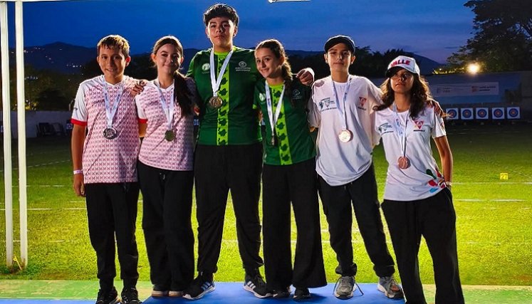  La pareja conformada por Giselle Dávila  y Andy Mendoza  (izquierda), le dio a Norte de Santander la medalla de plata en equipos mixtos de la categoría U-15.